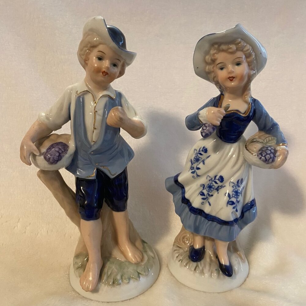 Blue and White ~ Farm Couple Porcelain Figurines ~ Vintage ~ Taiwan